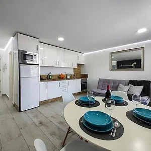 https://luxury-summerland-los-cristianos.tenerifehoteles.net